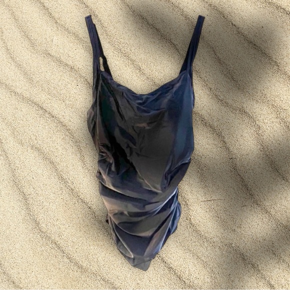 ❤️‍🔥SALE Black ruched one piece swim suite NWT SZ 18 - Picture 1 of 10